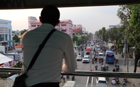 CLIP: Cảnh chen chúc mệt mỏi trên đường Quang Trung, TPHCM