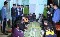 Cảnh sát đột kích bắt quả tang 15 người làm chuyện phi pháp tại nhà người phụ nữ