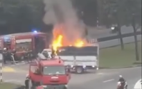 Thùng xe bốc cháy, tài xế xe tải chạy thẳng đến trụ sở cảnh sát nhờ giúp đỡ