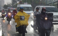 Chiều nay, mưa trái mùa trút xuống TPHCM, nguyên nhân do đâu?