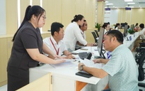 Robot đón khách trong ngày đầu Trung tâm Phục vụ hành chính công TPHCM vận hành