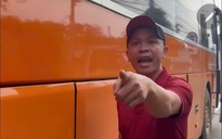 Bức xúc với clip 49 giây ghi lại cảnh lơ xe khách cầm gậy đe dọa, chỉ vào mặt người đi xe máy