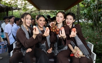 Nhìn mấy "bà Tây" thi hoa hậu mặc bà ba, đeo khăn rằn…