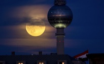 Hôm nay Việt Nam đón siêu trăng đẹp nhất năm giữa mưa sao băng