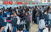 Sân bay Nội Bài tấp nập đón khách chiều cuối năm