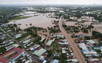 Nước lũ về nhanh, Quốc lộ 1 bị chia cắt tại ngã ba Gộp – Lâm Đồng