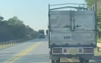 VIDEO: Tài xế xe tải buồn ngủ điều khiển xe chạy "rùa bò" trên cao tốc