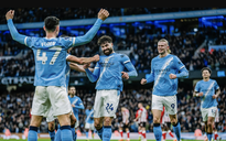 Rayan Cherki bùng nổ, Man City đại thắng phả hơi nóng vào gáy Arsenal