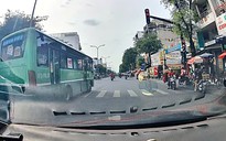 Lại xảy ra tình trạng xe buýt vượt đèn đỏ  ở TPHCM