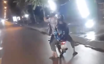 Bốc đầu xe máy, hai thanh niên ở TPHCM bị người dân ghi hình đăng Facebook