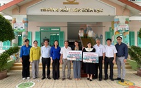 Trao 700 triệu đồng cho Trường Mầm non Diên Lạc tái thiết sau lũ dữ