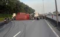 Xe container lật ngang sau va chạm, Quốc lộ 51 ùn ứ kéo dài