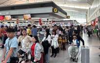 "Biển người" đang trở lại TP HCM qua sân bay Tân Sơn Nhất