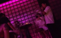 Phố Tây “say” bóng cười