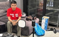 Bất ngờ Facebook "Dưỡng Dướng Dường" vẫn trực tiếp cảnh trao gạo cho người khó khăn