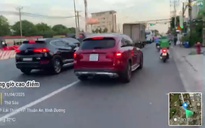 Bình Dương: Người đàn ông nước ngoài chạy ô tô lấn làn xe máy còn to tiếng