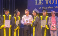Đạo diễn Quốc Thảo dâng trào cảm xúc sau vở "Một trái tim khô"