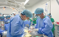 Cha mẹ chở con đi gần 300 km bằng xe máy đến TP HCM ghép gan