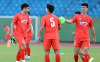 Trung vệ tuyển Việt Nam háo hức so tài Manchester United