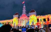 Đêm cuối tuần, chìm đắm trong màn trình diễn 3D mapping và pháo hoa rực rỡ