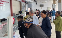 Dòng người xếp hàng làm thủ tục đất đai tại Hòa Vang, Đà Nẵng