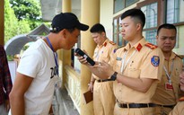 Thí sinh ở Quảng Bình bất ngờ vì phải đo nồng độ cồn trước khi sát hạch lái xe sáng nay 15-5