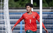 Con trai Ronaldo tỏa sáng với cú đúp, giúp U15 Bồ Đào Nha vô địch