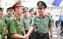 Công an TP HCM quyết tâm triệt quảng cáo bẩn, núp bóng