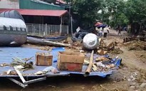 VIDEO: Lũ quét bất ngờ trong đêm làm nhiều người chết và mất tích