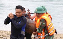 Phát hiện quả bom hơn 900 kg gần chân cầu Hòa Bình