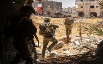 Israel đánh lớn, đổ quân vào cả 2 đầu dải Gaza