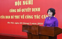 Trao quyết định nghỉ hưu trước tuổi đối với bà Tô Thị Bích Châu