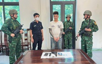 Bắt giữ đối tượng mang súng và ma tuý từ Lào về Việt Nam