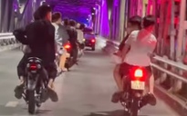 Nhóm thanh thiếu niên mang theo súng ná cao su "dương oai" trên đường phố Huế