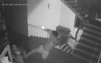 Gãy cột sống vì nhảy từ ban công xuống nghi do bị chồng bạo hành