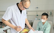 Người đàn ông mù mắt sau tiêm filler xóa nhăn "thế hệ mới"