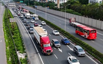 Chưa hết ngày nghỉ lễ, xe ô tô đã ùn ùn trở về Hà Nội, các cửa ngõ thủ đô tắc nghẽn hàng km