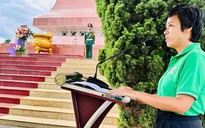 Nhạc sĩ Mai Trâm phát biểu xúc động tại Nghĩa trang liệt sĩ tỉnh Gia Lai