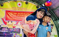 Ca sĩ Bích Thủy mang "Sắc màu tuổi thơ" đến với trẻ em mồ côi