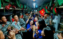 Ảnh đẹp trong tuần: Cờ Tổ quốc tung bay trong ngày thống nhất