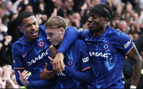Tân vương Liverpool thảm bại, Chelsea tăng tốc đua Top 5 Ngoại hạng