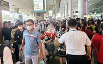 Người dân ùn ùn trở lại TP HCM, vé máy bay ngang giá dịp Tết