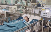 Bé trai vụ "nộp đủ tiền mới cấp cứu" đã được bỏ thở máy