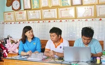 LĐLĐ Quảng Nam tặng quà anh em song sinh đoạt HCV kỳ thi Olympic