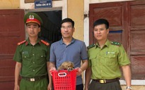 Thấy "vật lạ" trong vườn nhà, không ngờ là loài quý hiếm