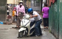 Người đàn ông cố tình đi vào đường mới đổ bê tông có thể bị xử phạt không?