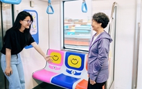 Chiến dịch lạ trên metro số 1 khiến hành khách ấm lòng