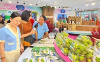 Đặc sản Ninh Thuận “đổ bộ” TP HCM: Từ rong nho, yến sào đến nho táo VietGAP
