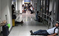 Yêu cầu làm rõ, xử lý nghiêm vụ đoàn khách mắc kẹt ở hành lang sân bay Tân Sơn Nhất