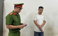 Tạm giữ tài xế taxi "chặt chém" 4,2 triệu đồng của 2 người dân vùng cao